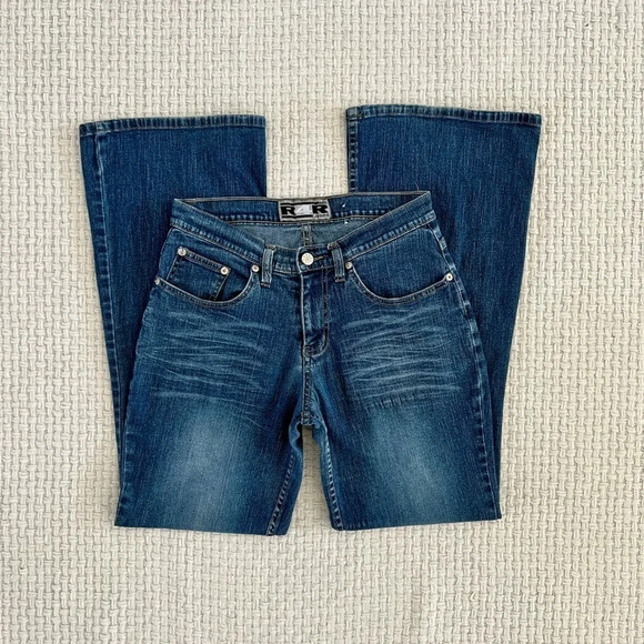 Y2k Low Waisted Bootcut Jeans - Picture 3 of 5
